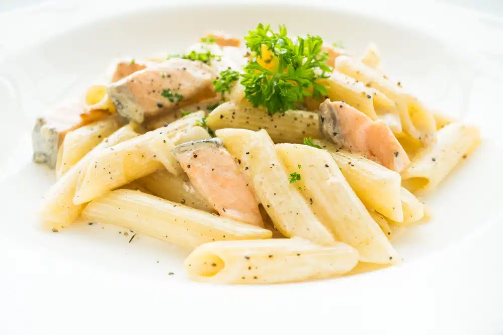 Macarrones con salmón ahumado